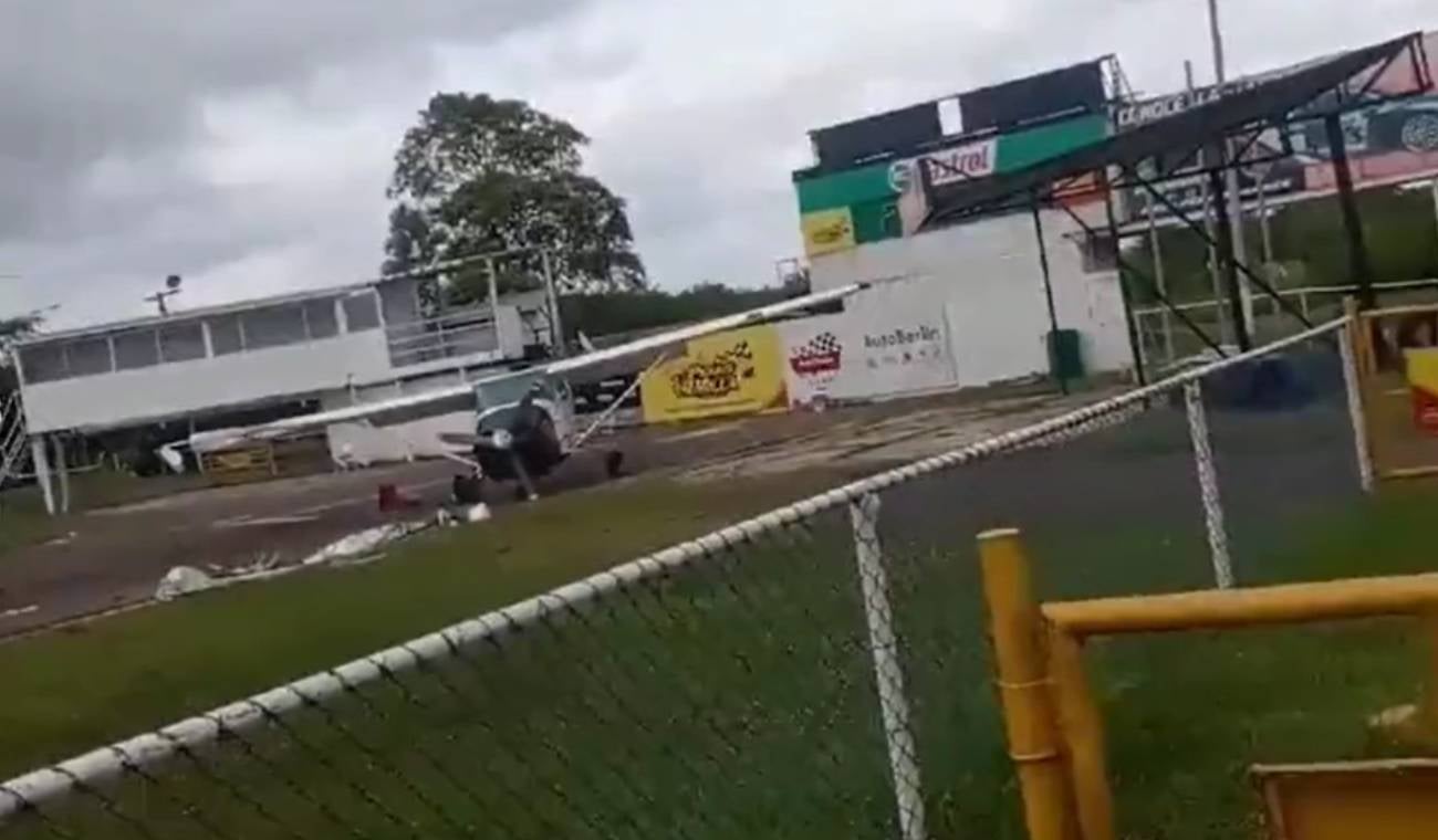 Avioneta aterrizó de emergencia en pista de autódromo