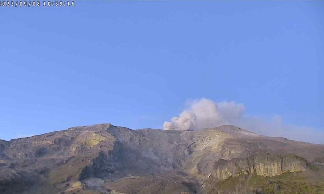 Se reactivó el Volcán Nevado del Ruiz: cae ceniza en varios municipios