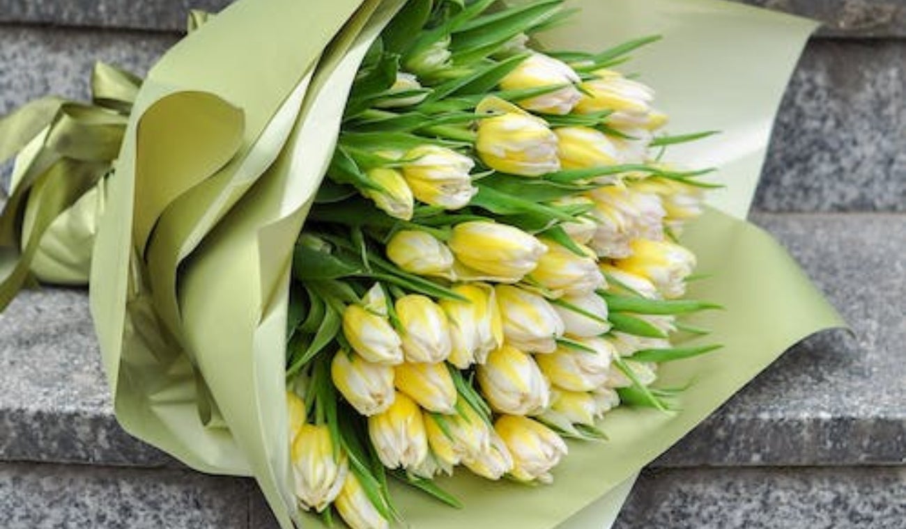 Por qué se regalan flores amarillas en septiembre