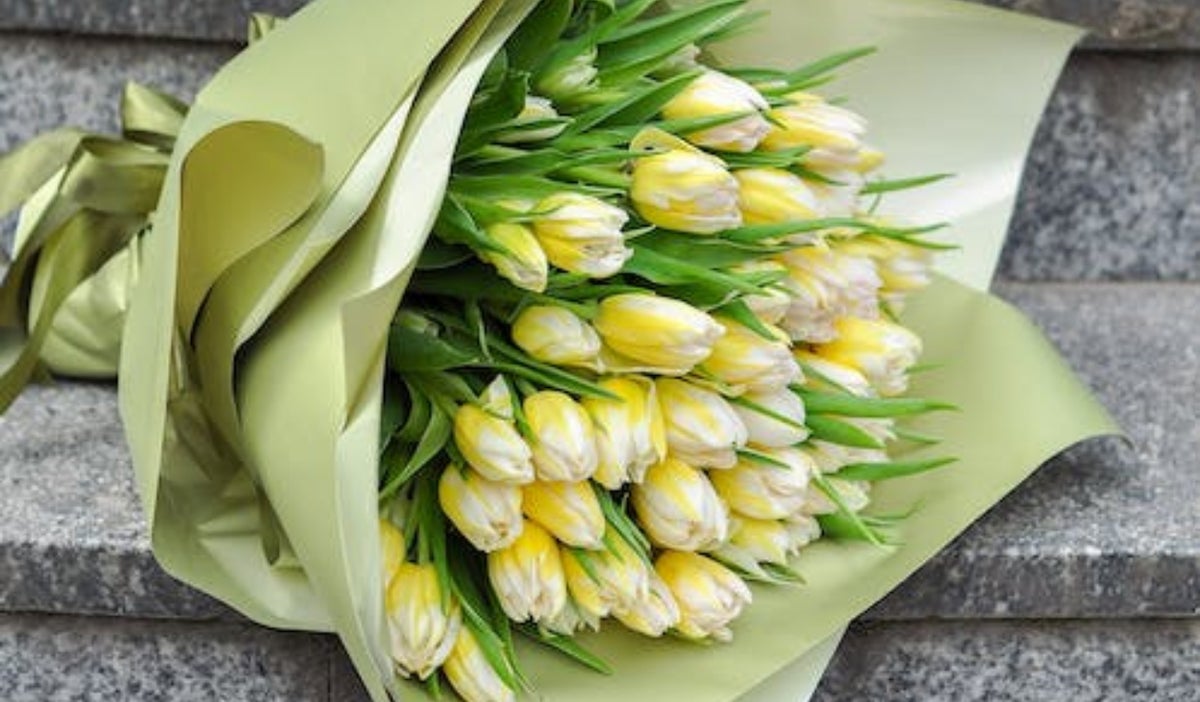 Por qué se regalan flores amarillas en septiembre