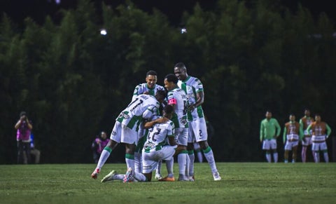 Gol de Nacional desde mitad de cancha a Águilas