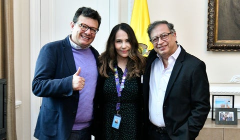 Gustavo Petro, la gerente de RTVC, Nórida Rodríguez Muñoz, y el subgerente Hollman Morris