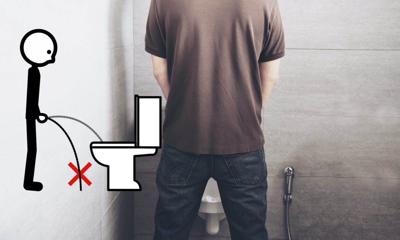El curioso truco para que los hombres orinen en el centro: muchas mujeres quieren aplicarlo en casa