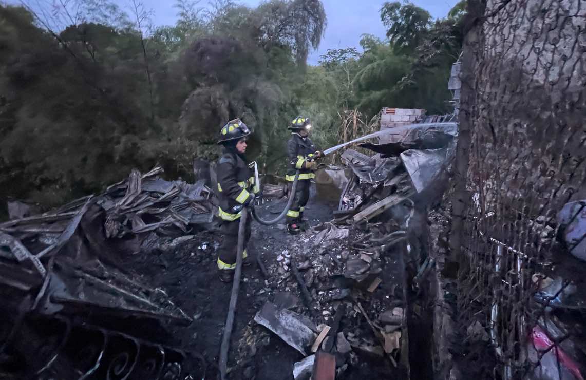 Son ocho casa consumidas por las llamas, pero en ellas vivían varias familias