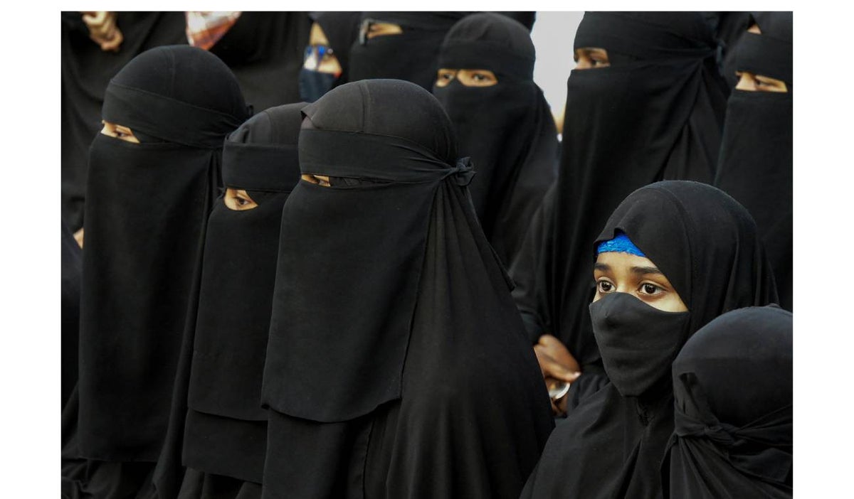 Irán cierra parque acuático por mujeres sin velo