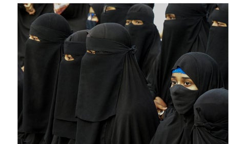 Irán cierra parque acuático por mujeres sin velo