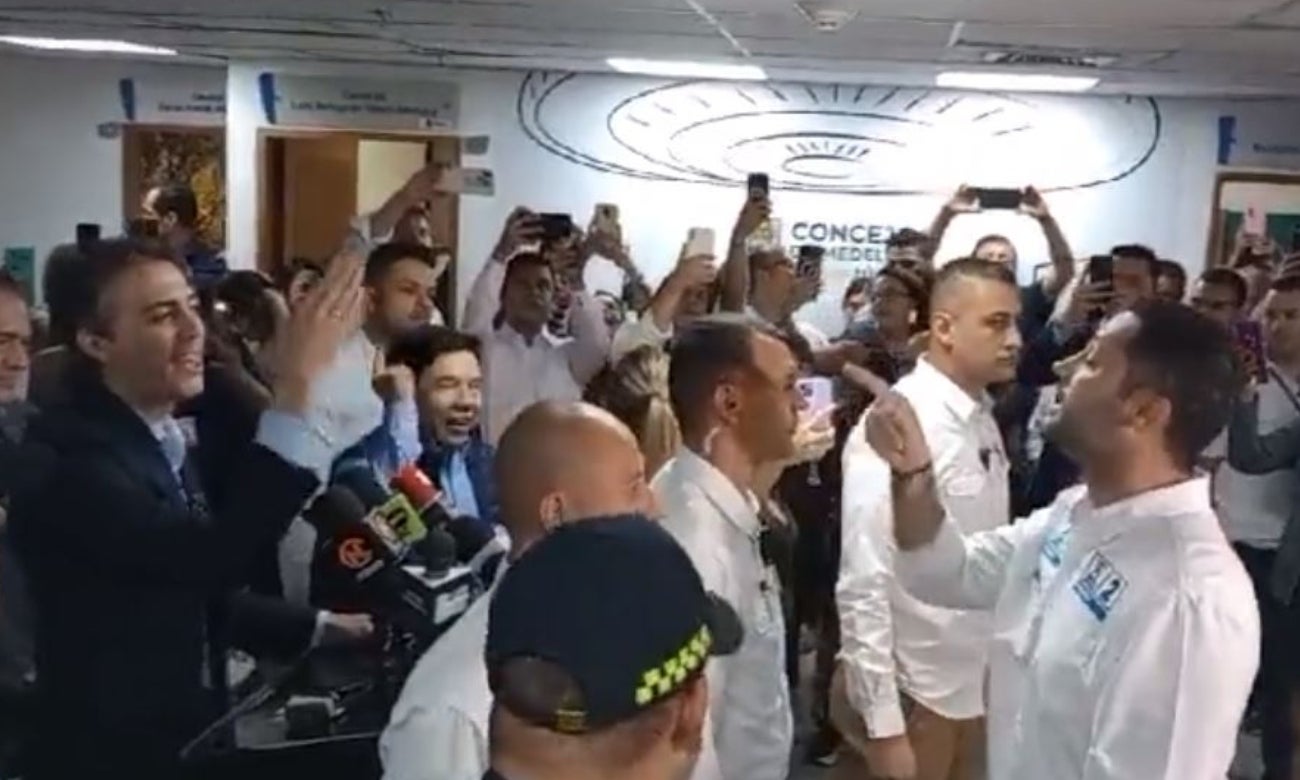 "Me voy para no pegarle HP", Daniel Quintero a candidato