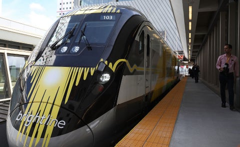 Inauguran viaje en tren de alta velocidad Miami-Orlando