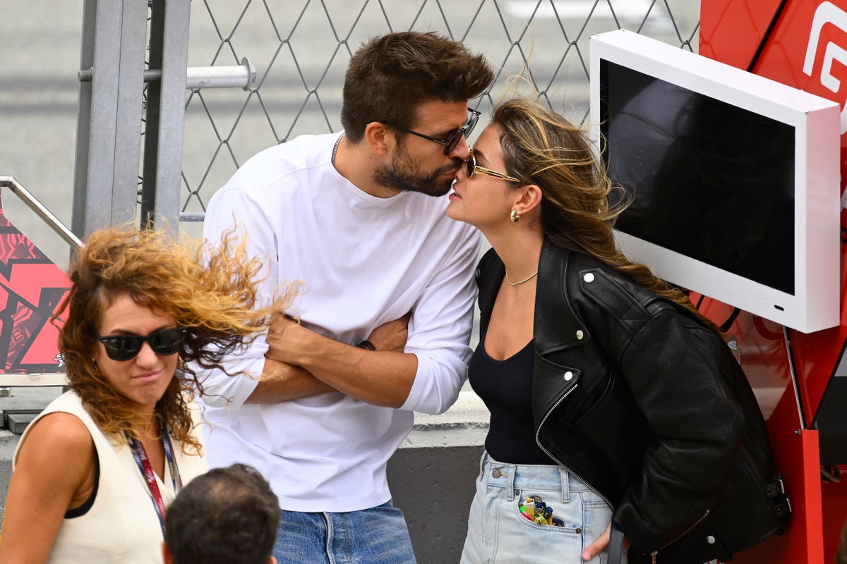 Gerard Piqué y su pareja Clara Chia asistieron al Moto2 en Cataluña, el 3 de Septiembre.