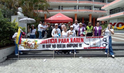 Con plantón los familiares de ibaguereña, víctima de feminicidio, reclaman justicia y celeridad en proceso