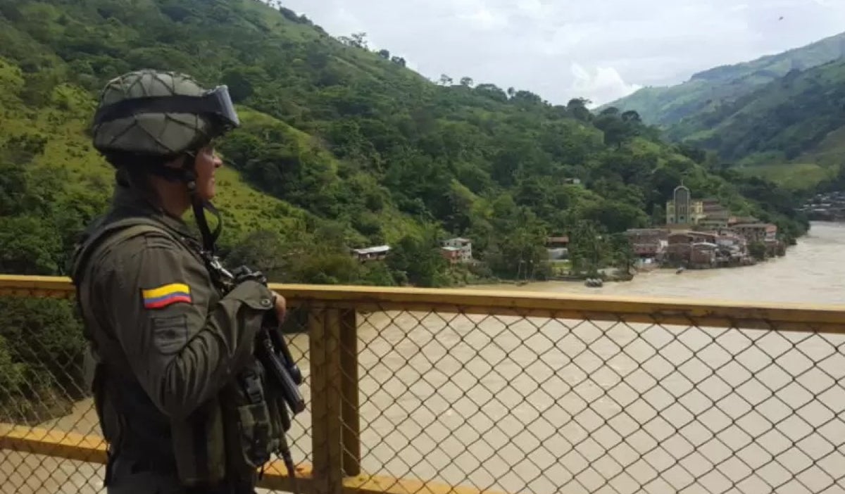 Policía Antioquia en Puerto Valdivia