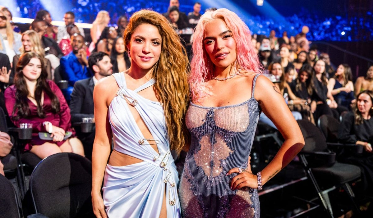 Shakira y Karol G, en los VMAs