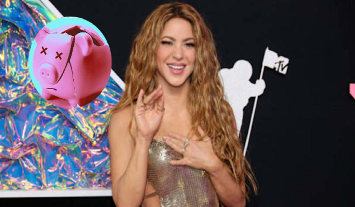 Shakira aparece con un vestido dorado en los MTVMAs 2023