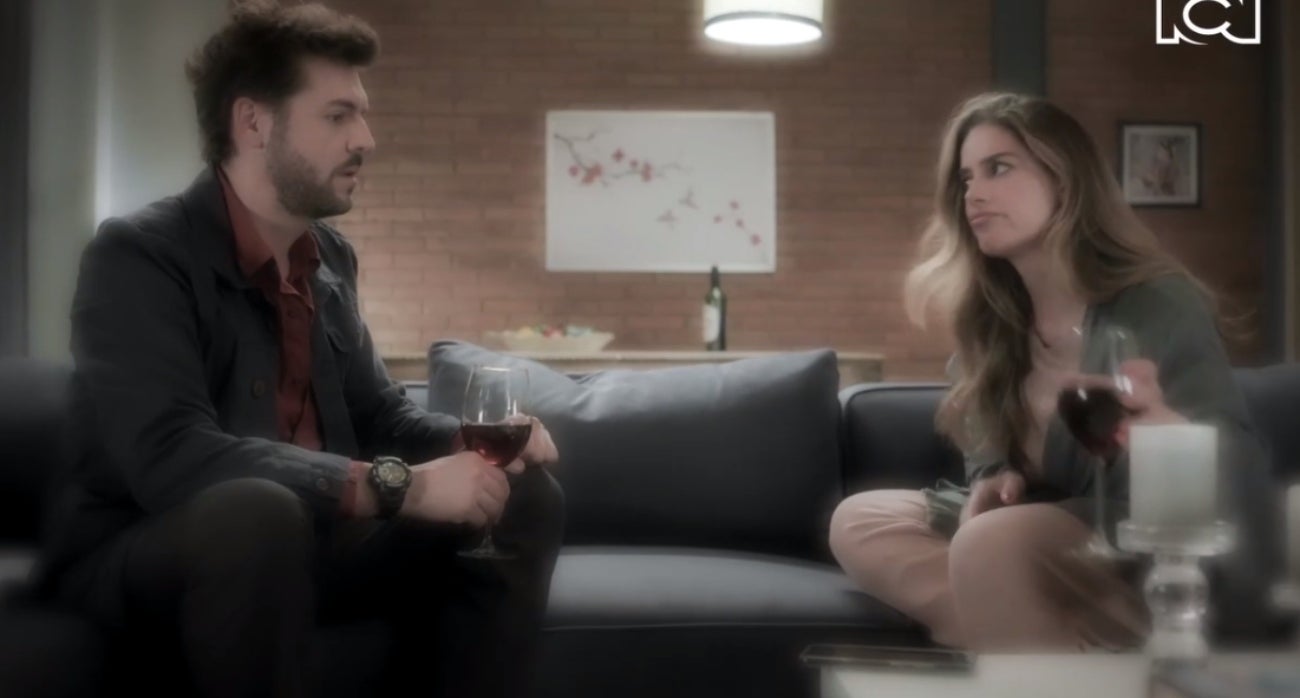Tía Alison está que arde: las relaciones no son lo que parecen