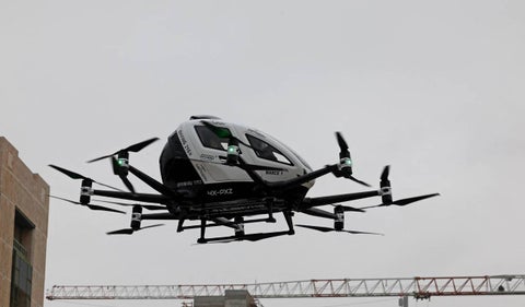 Taxi aéreo sobrevuela Jerusalén por primera vez