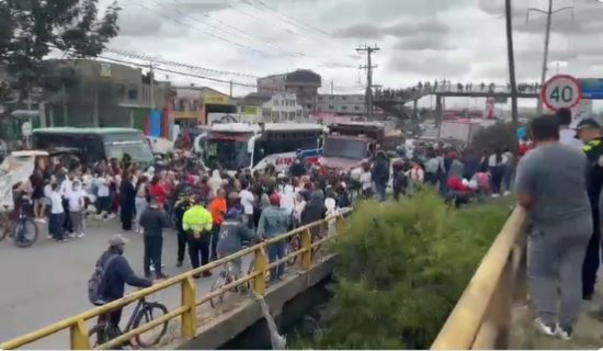 Bloqueo en la calle 13 por muerte de niña en Bogotá