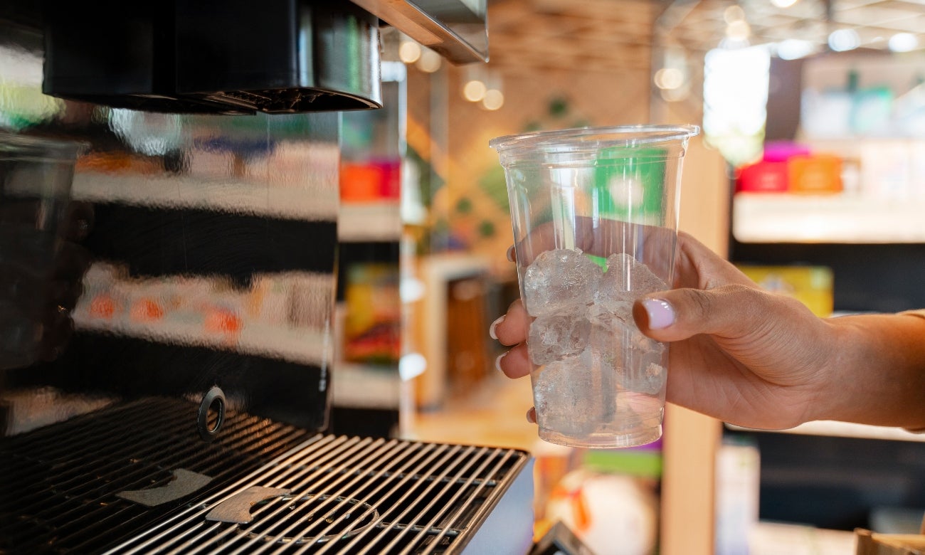 Cadena de restaurantes anuncia que quitará dispensadores de gaseosas