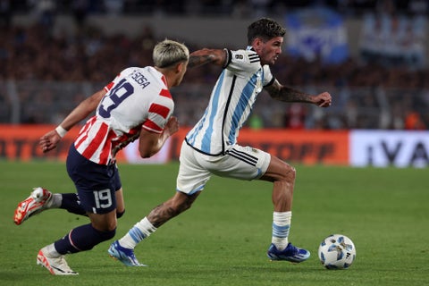 Argentina derrotó a Paraguay y sigue con puntaje perfecto
