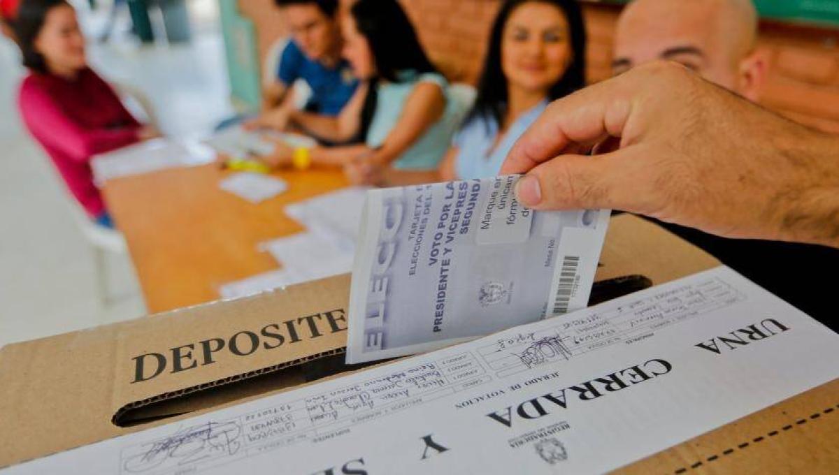 Mesa de votación.