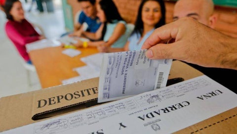 Mesa de votación.