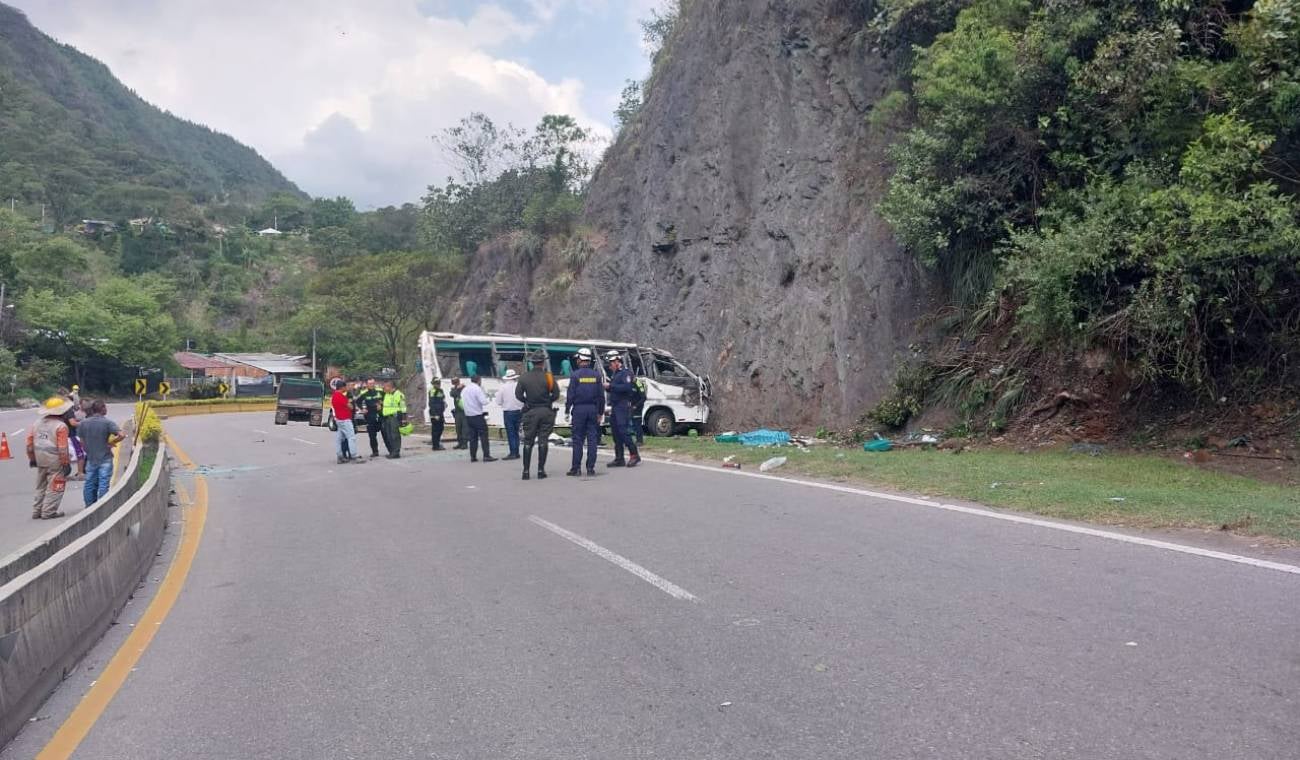 Accidente de bus en la vía Bogotá - La Vega