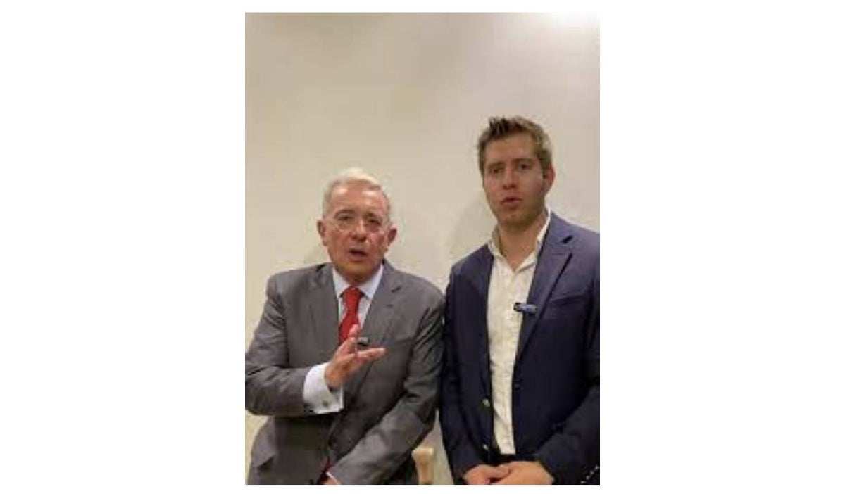 Alvaro Uribe pide voto por Josías Fiesco al Concejo de Bogotá