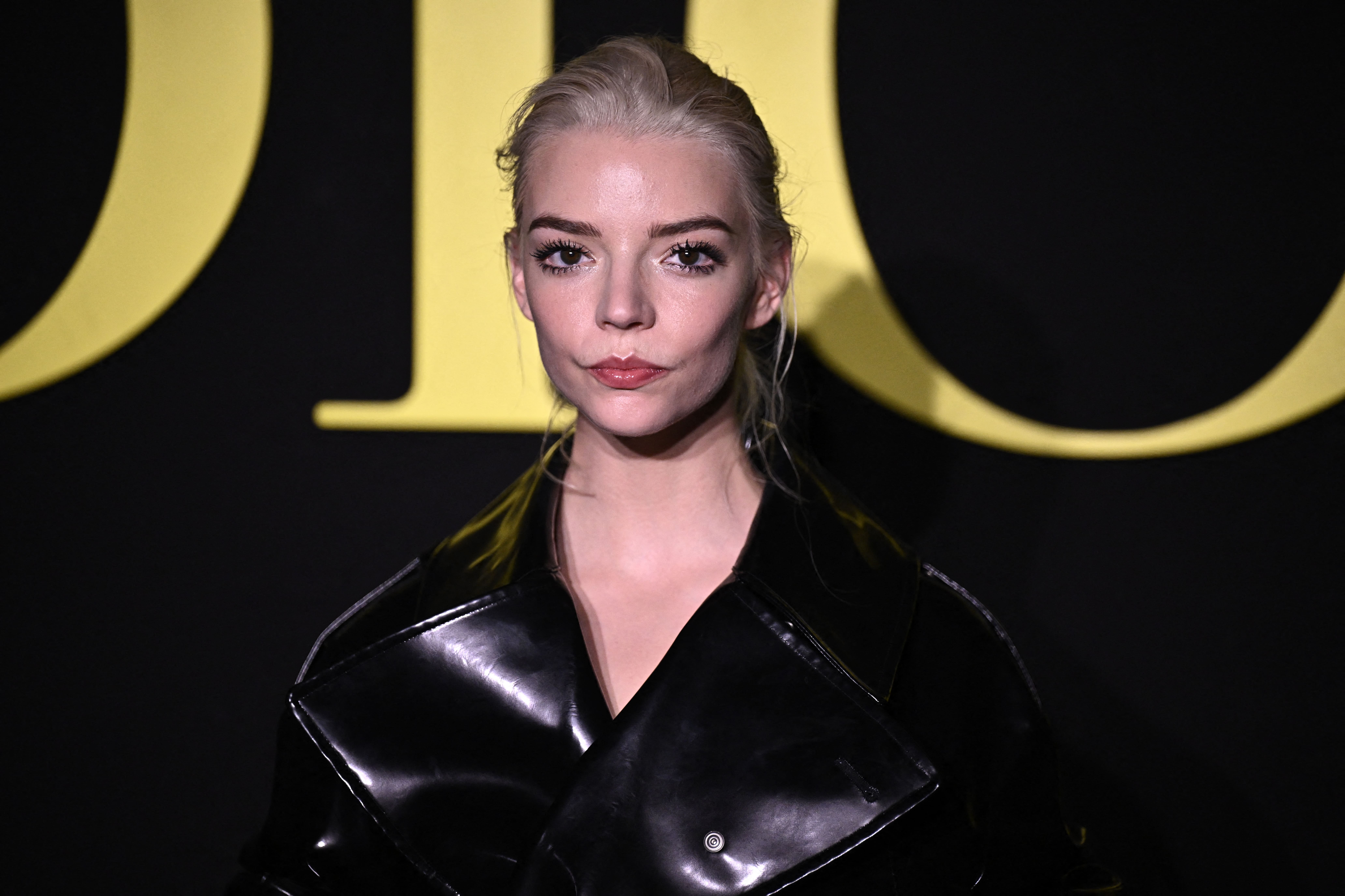 Anya Taylor-Joy durante el fashion show de Christian Dior