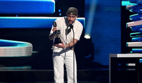 Bad Bunny y sus pantalones en los Billboard