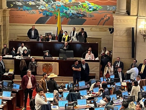 Aprueban primeros artículos