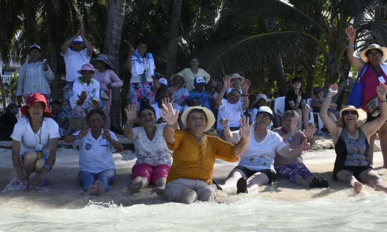 120 abuelitos de un pueblo conocieron el mar en San Andrés