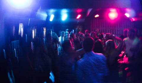 ¿Puedo salir a tomar y de fiesta el viernes 27 de octubre?