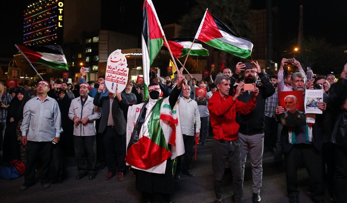 Iraníes expresando su apoyo a Palestina tras el ataque de Hamás a Israel. Teherán, 7 de octubre de 2023