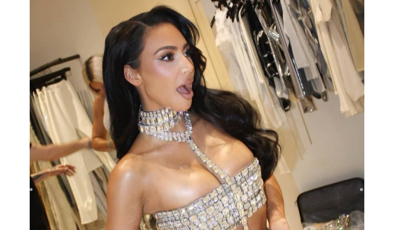 Kim Kardashian recibe críticas por confundir banderas en Tiktok