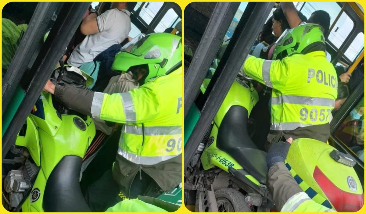 Policías subieron moto a Transmilenio en Bogotá