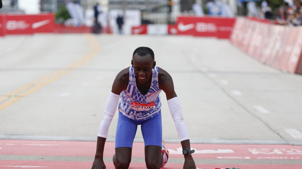 Kelvin Kiptum estableció el récord mundial de maratón