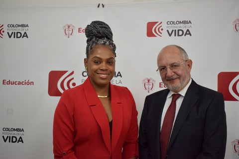 La ministra de Educación Nacional, Aurora Vergara Figueroa, posesionó como nuevo viceministro de Educación Superior al académico Alejandro Álvarez Gallego.