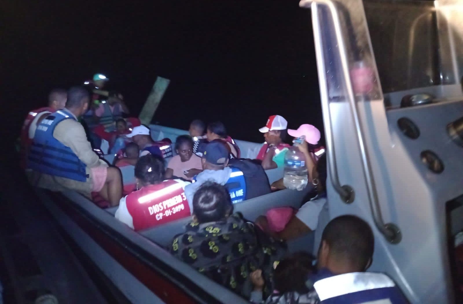 La embarcación en la que viajaban quedó a la deriva