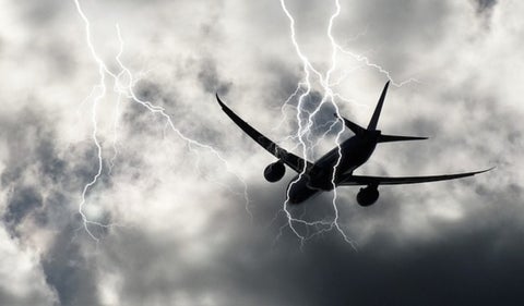 Lluvias: ¿Qué pasa si un rayo impacta un avión?