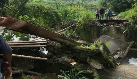 El puente presentaba deterioro y tenía paso restringido