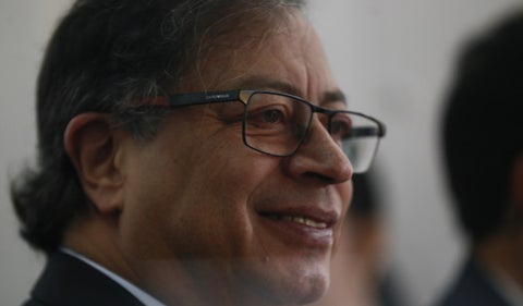 Petro firma decreto con el que se regula el uso de plásticos