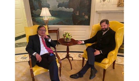 El presidente de Colombia, Gustavo Petro; y el presidente de Chile, Gabriel Boric