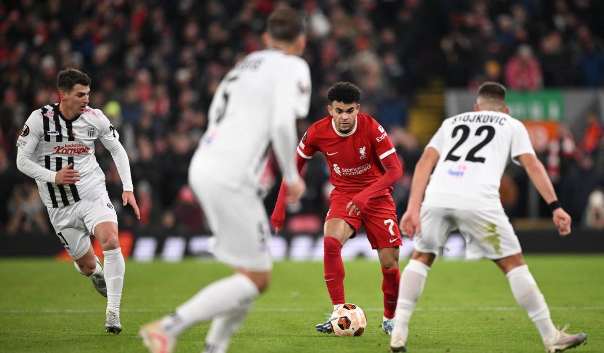 Luis Díaz en el partido de Liverpool contra LASK