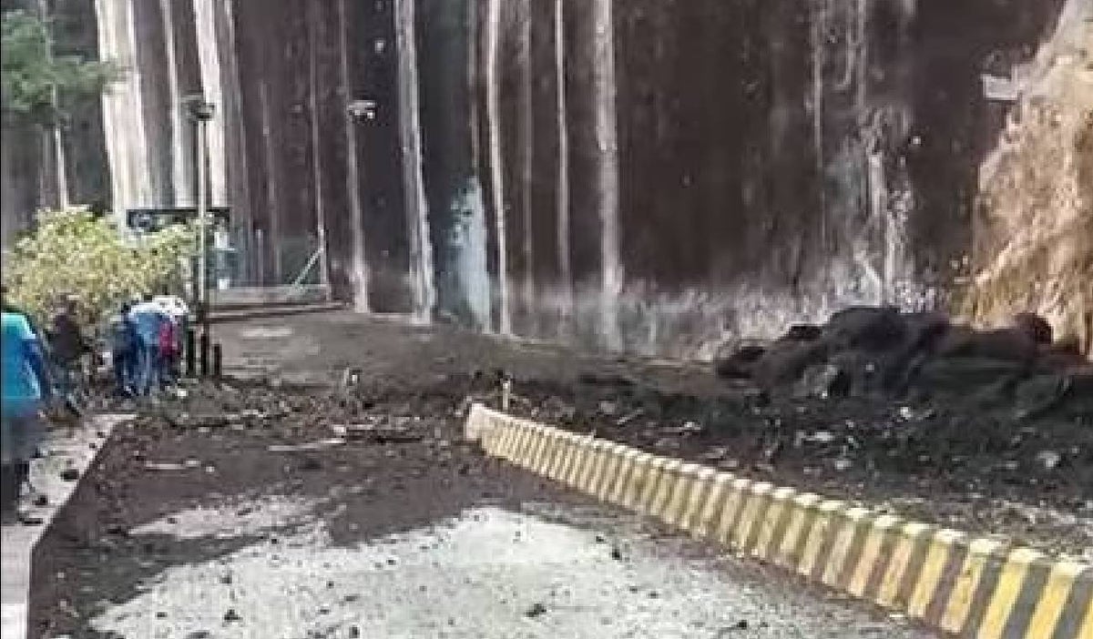 Desprendimiento_en_la_piedra_del_Peñol