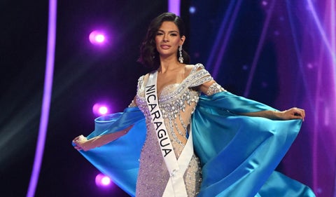 Sheynnis Palacios durante su coronación en Miss Universo