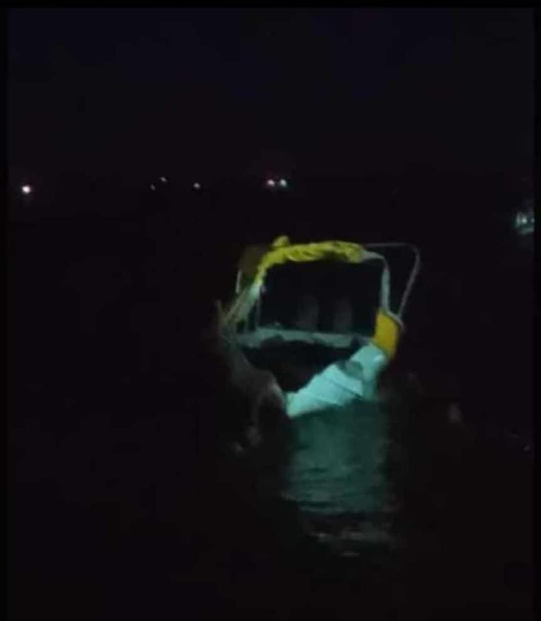 Lancha en el mar