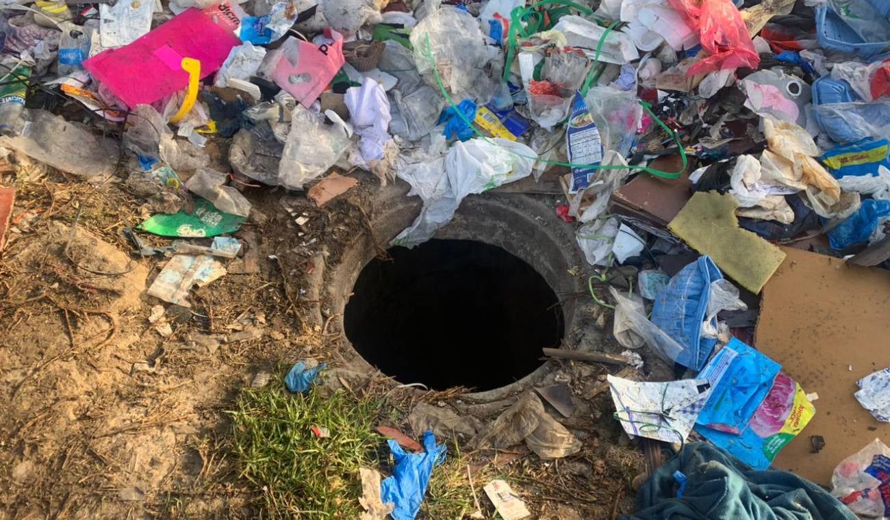 Murió niño que cayó en alcantarilla