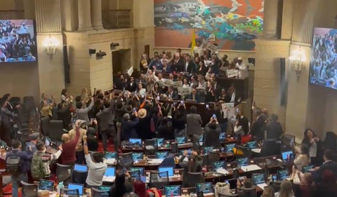 Aprueban la reforma a la salud