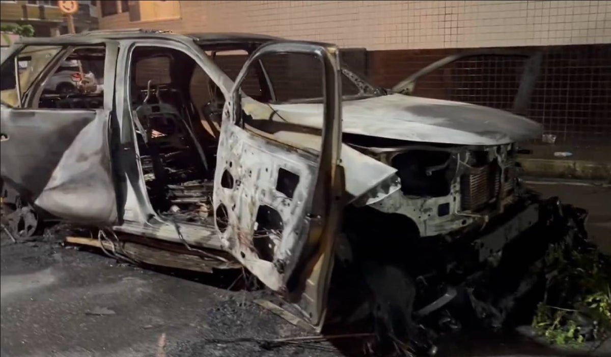 Hinchas del Santos quemaron el carro de Stiven Mendoza