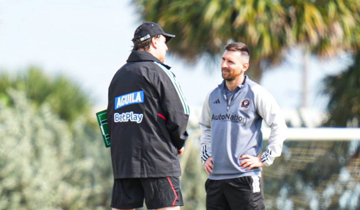 Néstor Lorenzo y Lionel Messi