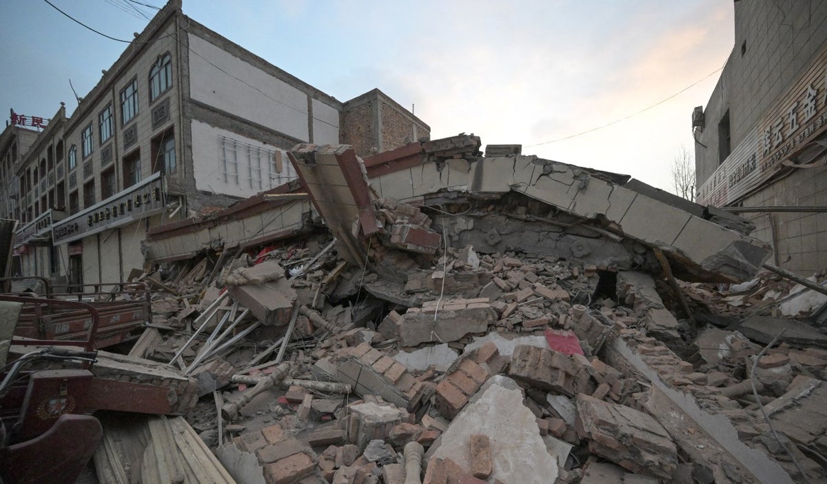 Escombros en Dahejia, tras el temblor